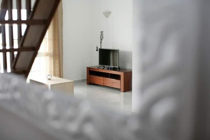 Marina Vista Retreat *